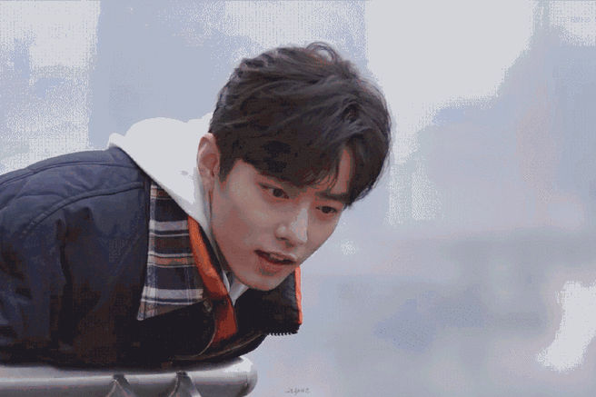 肖战#关于肖战一些趴栏杆,阳台的氛围感.