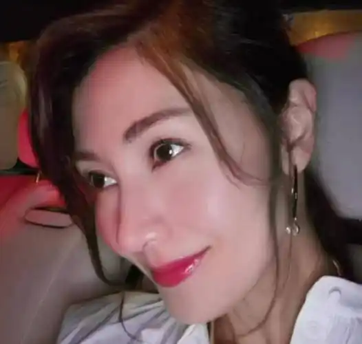 50岁的李嘉欣健身活动不断,皮肤状态宛如少女一般_锻炼_身体状况_肌肉
