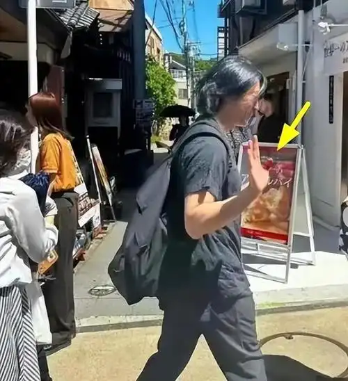 56岁郑伊健被偶遇,身段发福胡子拉碴,与古惑仔形象截然不同