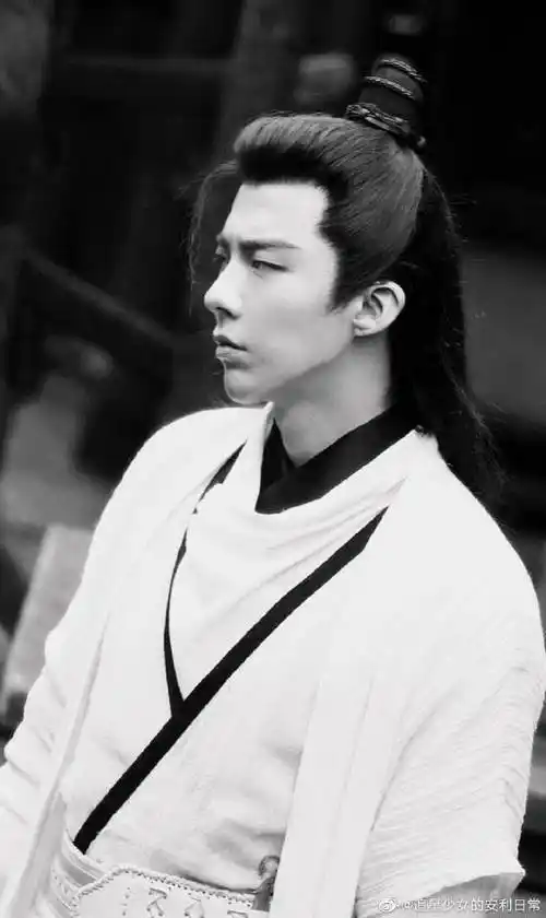 刘宇宁唱歌,今晚《长歌行》开播宁哥的首个古装角色皓都大人也要来啦!