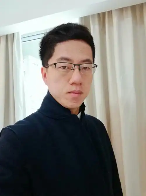 刘博士工作生活照