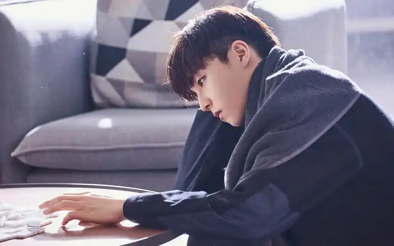 陈立农温柔帅气写真桌面壁纸