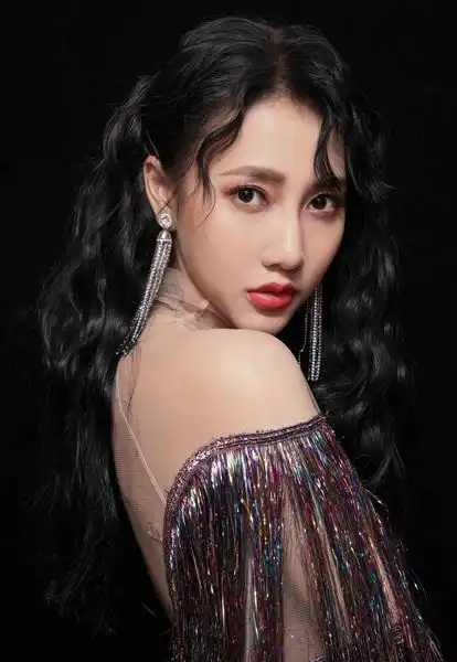 悬疑爱情剧《我心深触》正在热播 弦子献唱主题曲