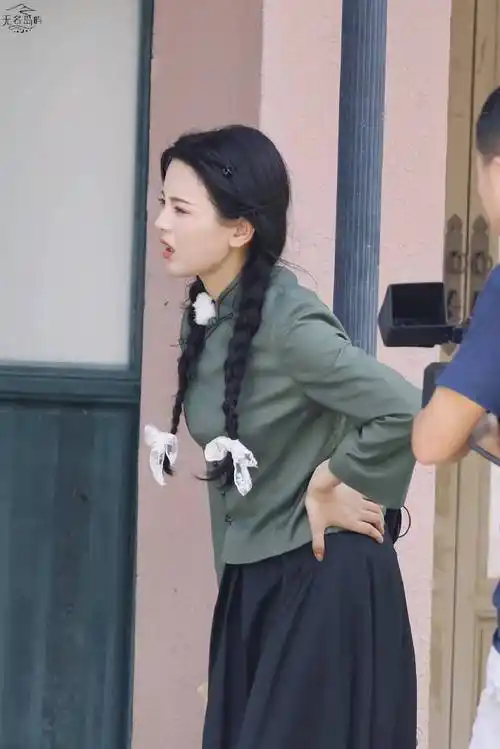 杨超越极限挑战民国学生装路透##杨超越极限挑战民国学生装造