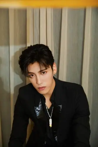 王子异黑色西服儒雅帅气图片36