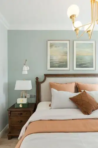 轻奢美式三居装修床头背景墙图片