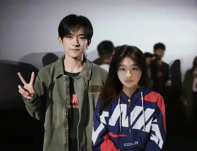 合照啦家人们易烊千玺yyds