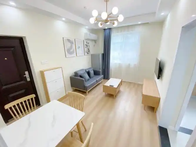 朝晖一区 一室一厅整租 朝南精装修 大套50平米 4层黄金楼层