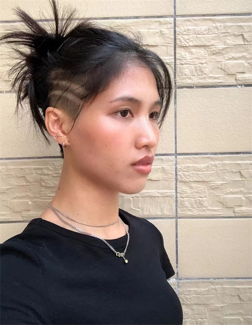 夏季女生发型大势 铲青雕刻张扬个性_非主流发型 - 美发站