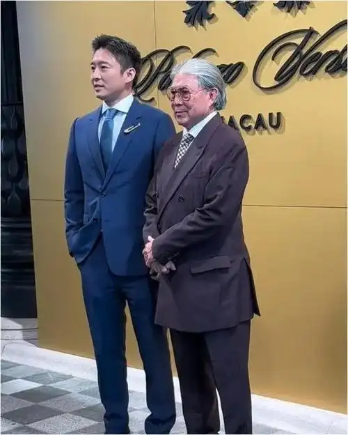 下面是香港豪门"霍家"的精彩登场,遗憾的是,本次的焦点人物霍启刚与