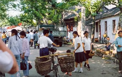老照片:一名法国人拍摄的1982年中国人