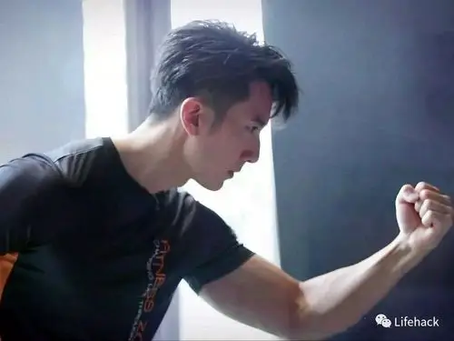 40岁吴尊脱衣玩自拍网友这是什么神仙肉体