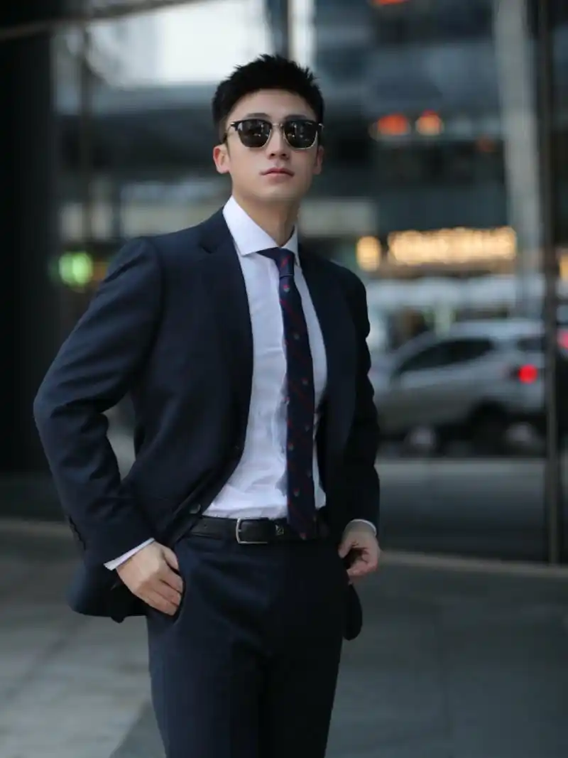 你喜欢哪个正装照🍘