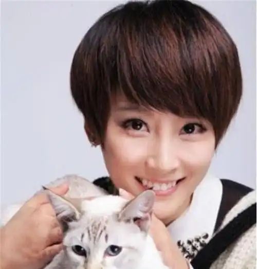 谢楠长发旧照曝光吴京看完直言太美想再追一次