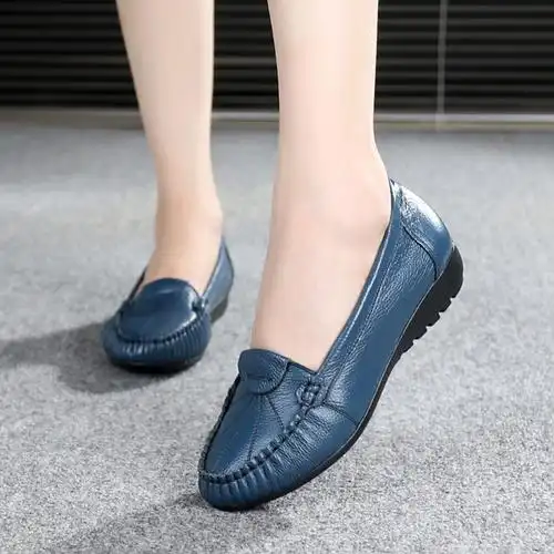 春秋软皮妈妈鞋单鞋女平底豆豆鞋中老年女式皮鞋软底休闲红鞋