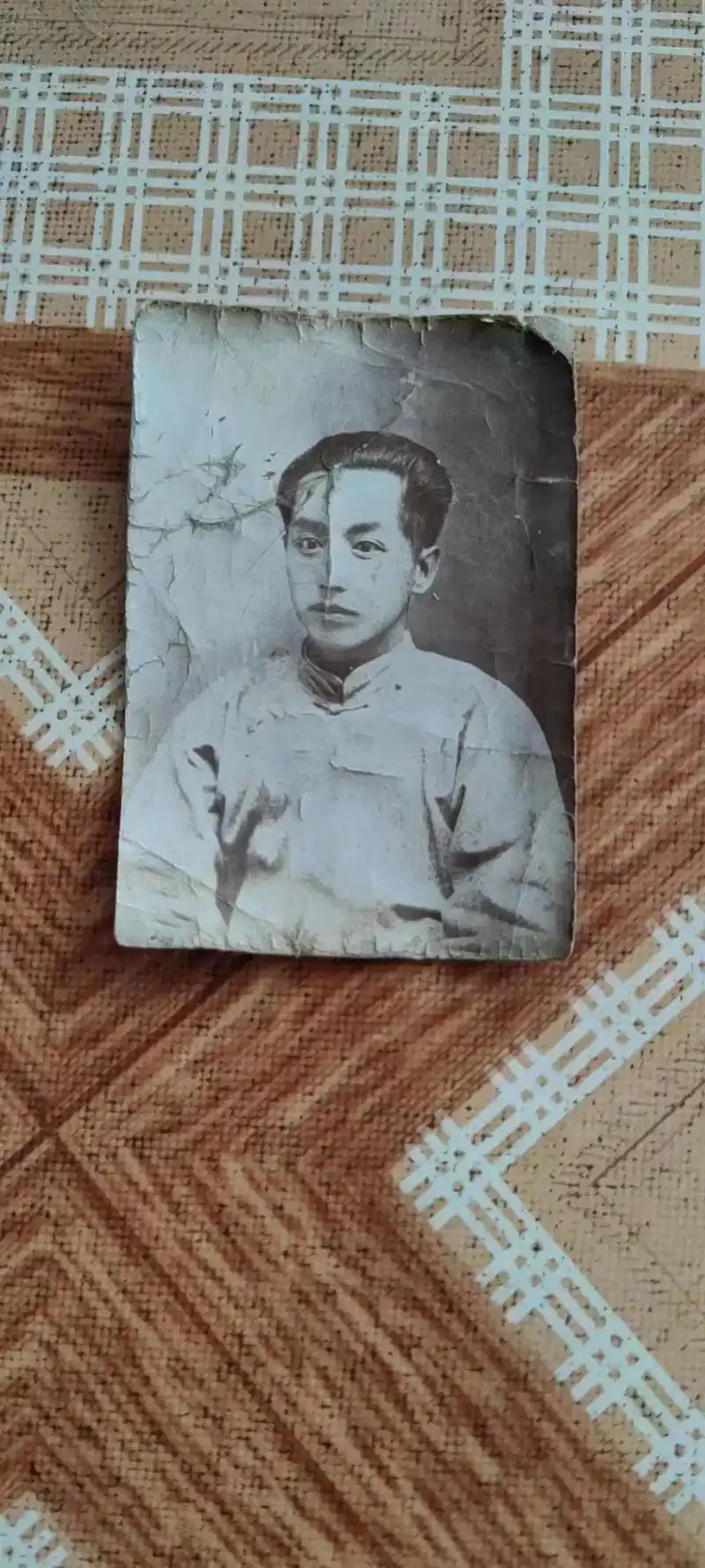 具有年代感的珍贵的老照片[强] 民国时期 我的姥爷的爸爸和妈 - 抖音