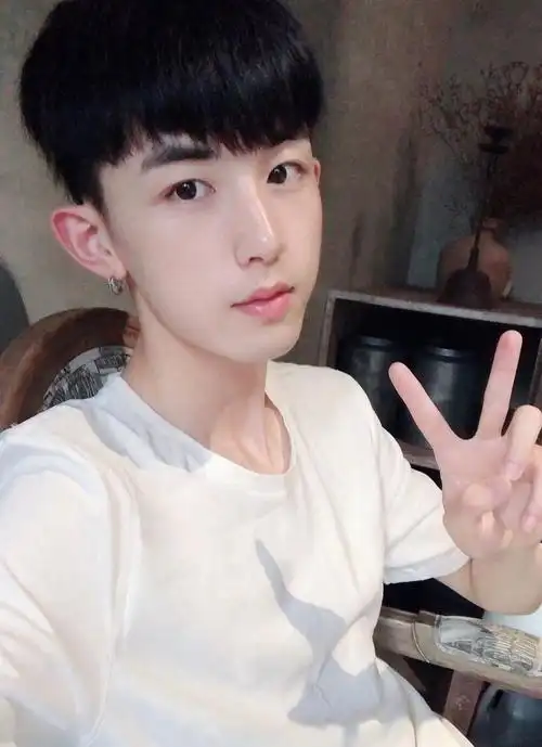 玲珑少年郭俊辰