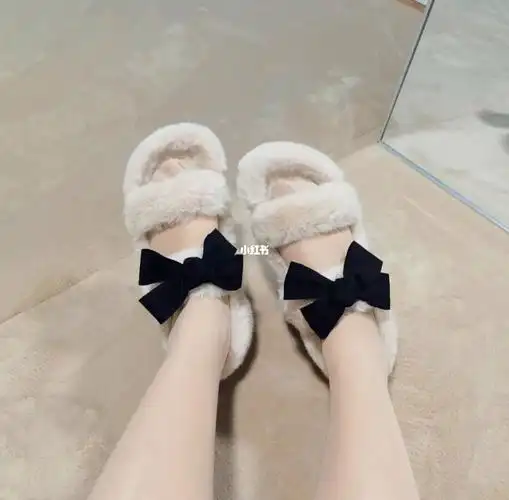 冬天穿毛毛凉鞋会奇怪吗