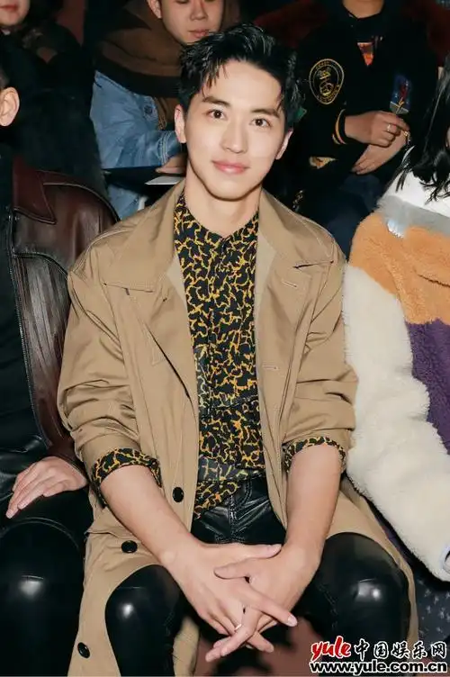 许魏洲上海出席代言活动 变身dj打碟嗨爆全场