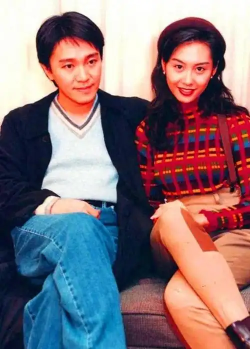 周星驰为了她跟朱茵分手嫁给初恋当3娃后妈结婚12年却很幸福