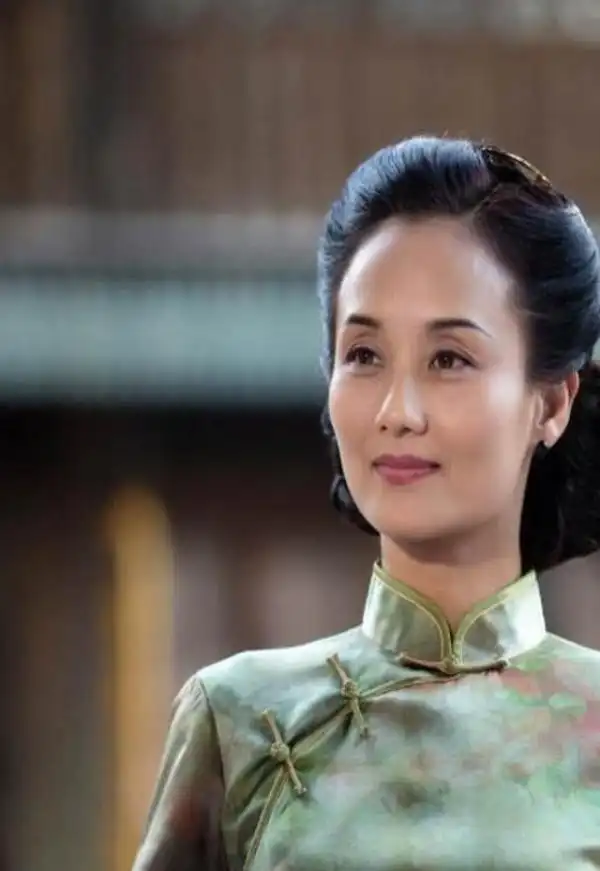 她是张翰"妈妈",低调嫁豪门女儿是世界冠军,今51岁成人生赢家