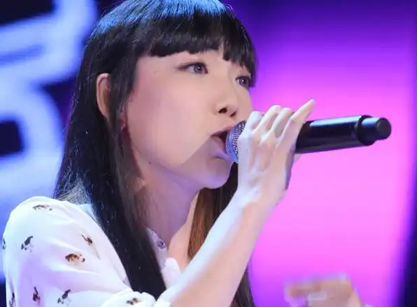 今年吴莫愁不仅发布了个人首张专辑,还联手合作了jessie j,大卫福斯特