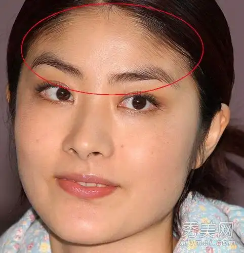 比锥子脸女星耐看,可是面部剃毛太重了,额头和眉毛处的汗毛好吓人