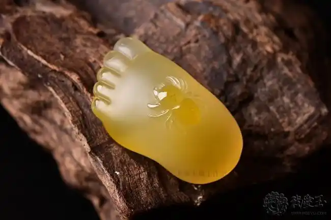 大乘玉雕工作室帝皇玉玛瑙知足常乐脚丫吊坠