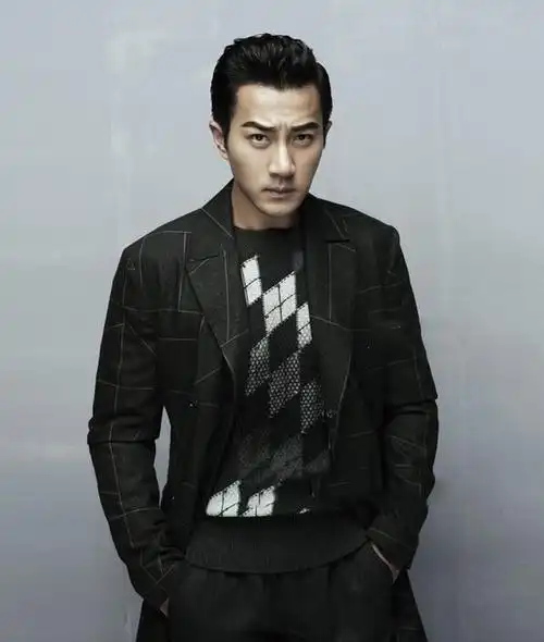 男明星:刘恺威登《风尚志》杂志霸气十足-小虾米