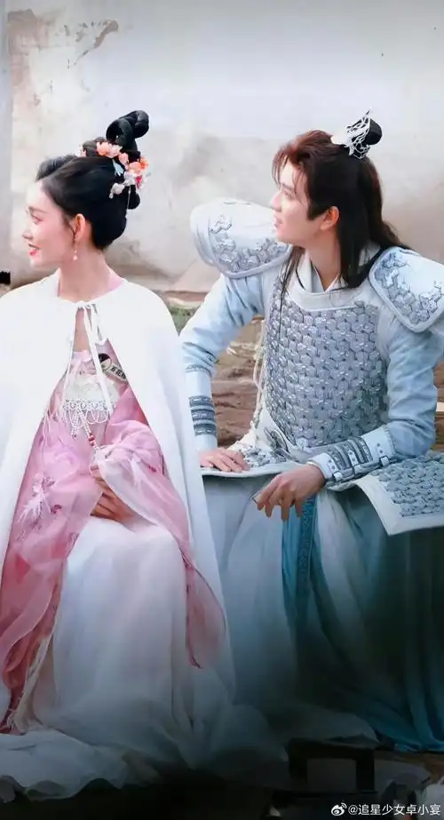 蒋依依敖子逸萌探路透