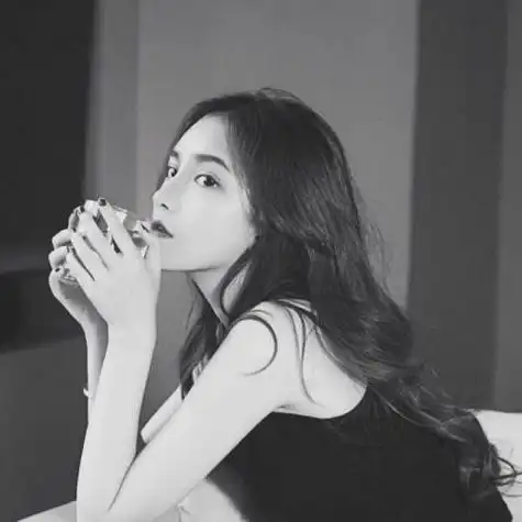 黑白图片女生冷酷最酷的限量版快快来收藏吧