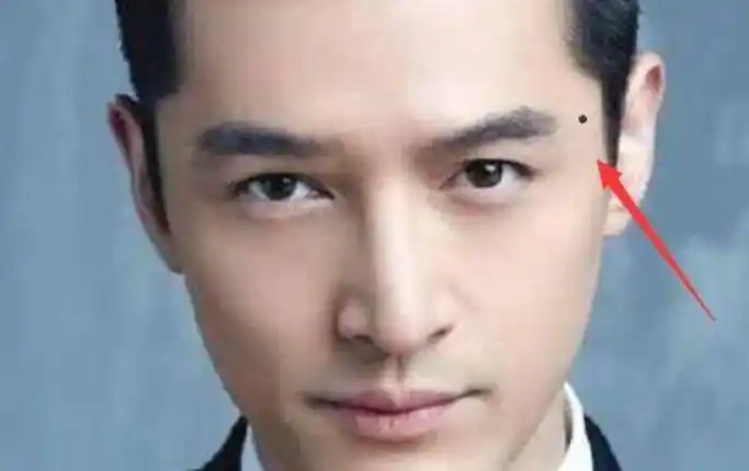 男人10处有痣是富贵痣,脚底长痣运气最好(脚踏一星能拥千兵)