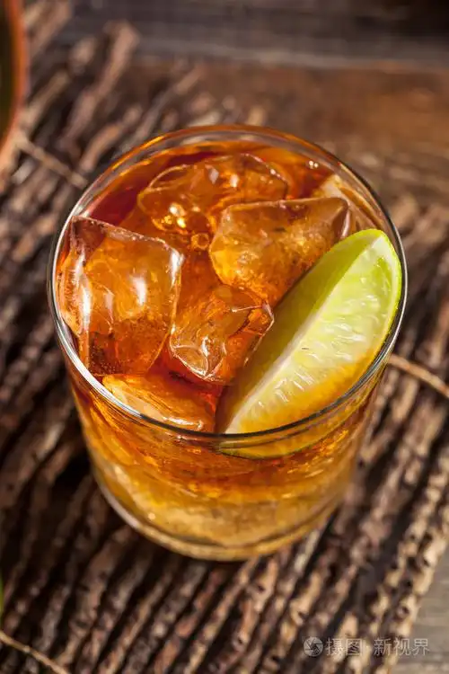 黑暗和风暴的朗姆酒鸡尾酒