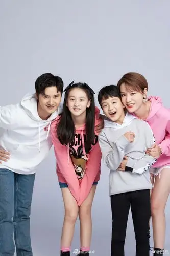 田亮晒一家四口全家福解锁新跨年姿势