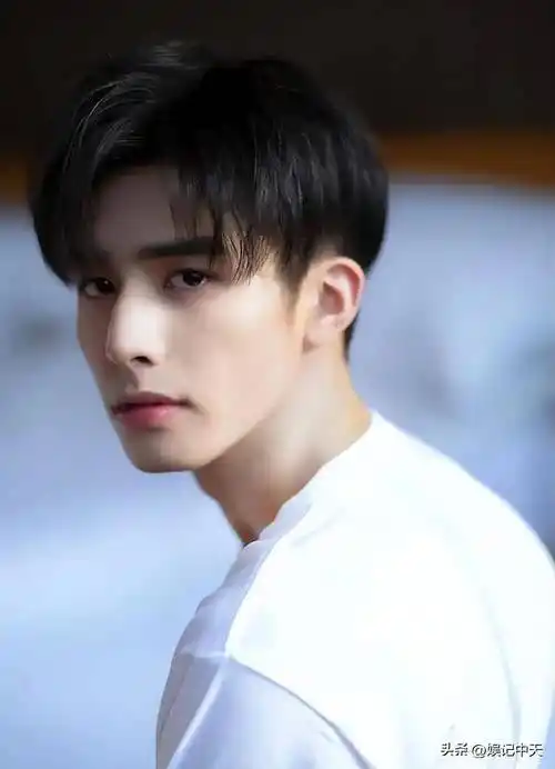 与新生代女演员陈仟钰因戏生情_网友_发展_因为