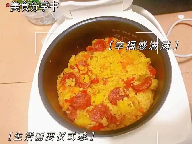 青辣椒调料:盐,鸡精,味精,酱油,耗油,南德做饭容器:美的电饭煲,煲仔