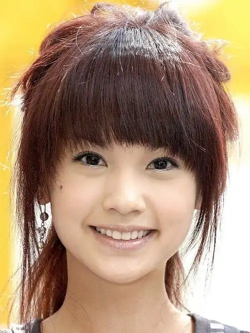 脸上基本上没有什么变化,越来越年轻漂亮,让我不禁感叹起来:杨丞琳也