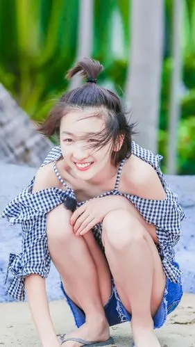 清纯系女神周冬雨手机壁纸图片你喜欢这个小精灵吗