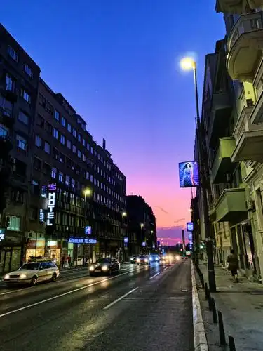 粉蓝粉蓝的傍晚天空,我觉得很美.