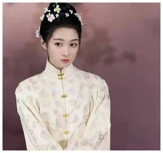 关晓彤春晚盛装亮相,制马面裙惊艳亮相,大气东方美人!_传承_文化_传统