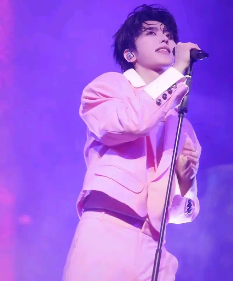 "一元一张"天价门票,蔡徐坤澳门演唱会1.6万人满座,冤大头是谁