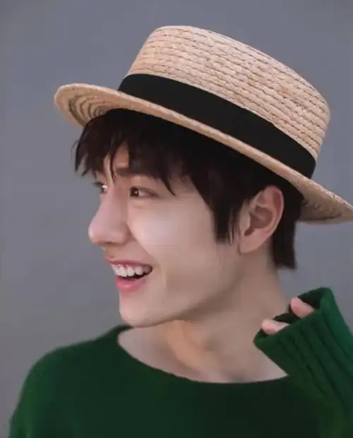 引起了网上的轰动,一些人感叹王一博年轻有为,而另一些人则表示他的