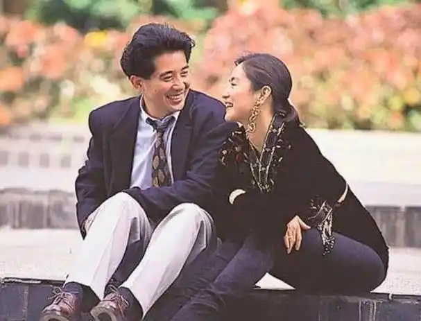 72岁秦汉高调复出,与旧爱林青霞频繁互动,遭网友大喊三个字