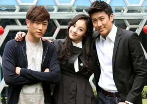 父亲是富豪,姐姐是天后级歌手,42岁的他只能回家继承家产_陈司翰