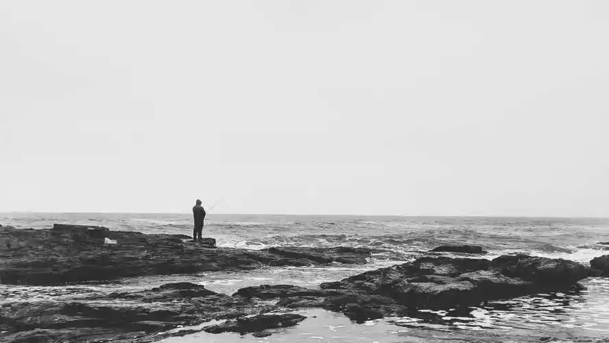 因此在突出情感方面,黑白处理有它独特的魅