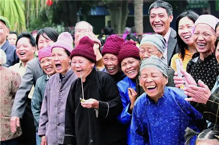 广西崇左边境少数民族群众生活幸福美满繁荣发展八桂文化,建设各民族