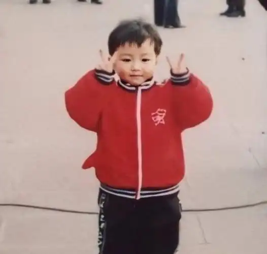tfboys分享200516王俊凯童年照小合集请不要关注我小时候