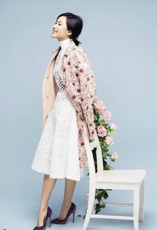 "中国博客第一人"徐静蕾高清写真,网友:爱心形象大使就是美