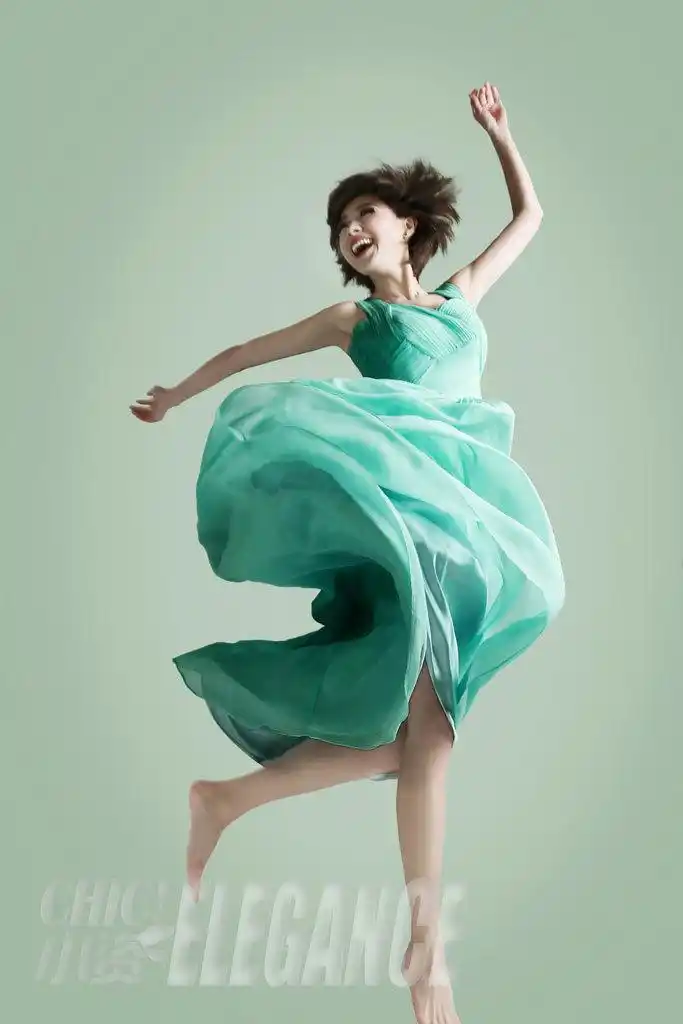 万茜写真展现动感韵律