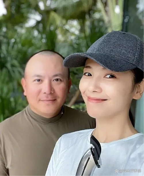 刘涛儿女近照曝光,15岁儿子身高增长迅速,女儿颜值则更像爸爸!